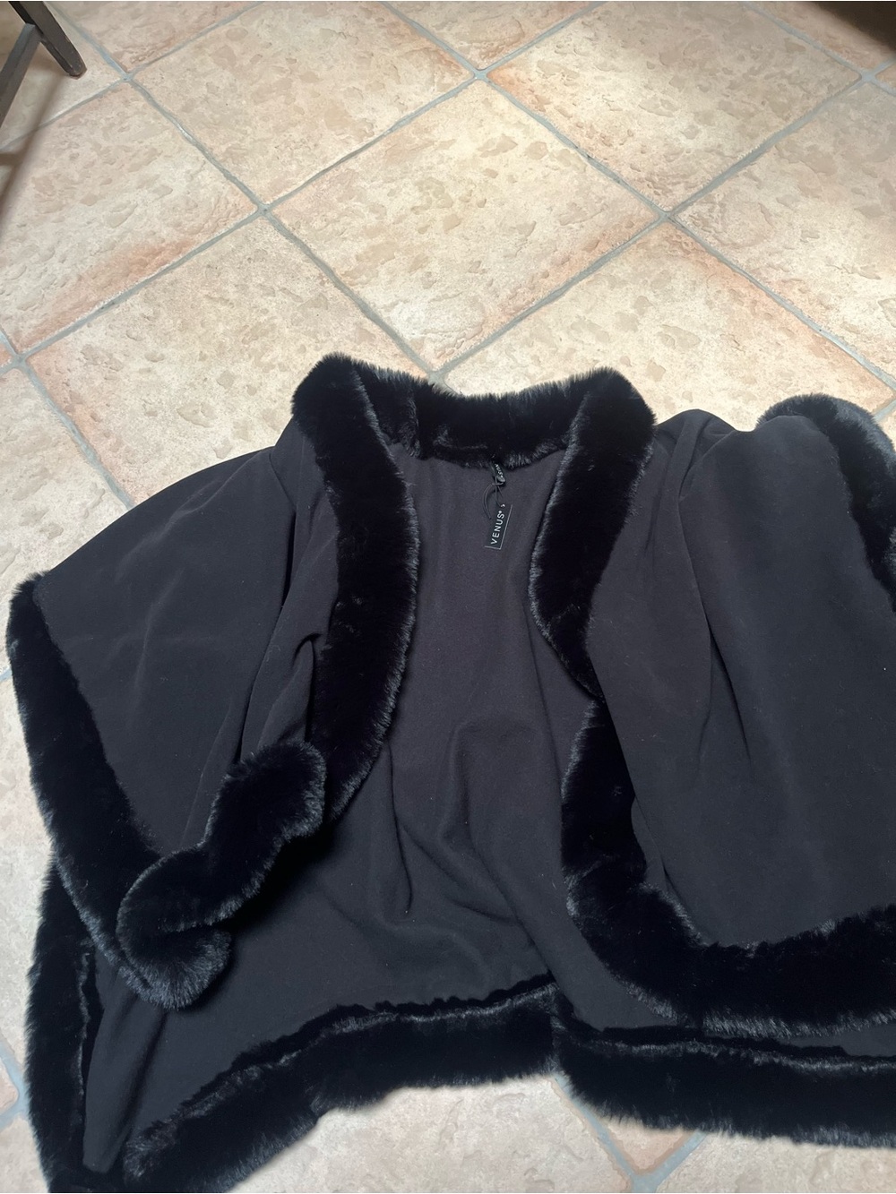 VENUS Black Faux-Fur Trim Cape